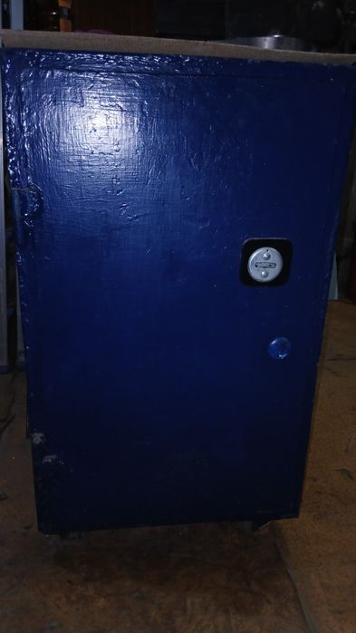 Сейф металлический