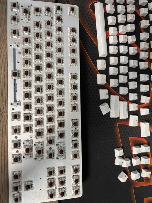 Glorious white ice gmmk rgb tkl геймърска клавиатура