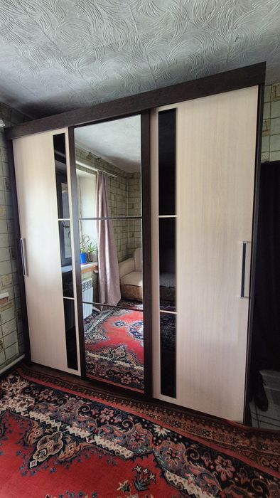 Продам большой шкаф