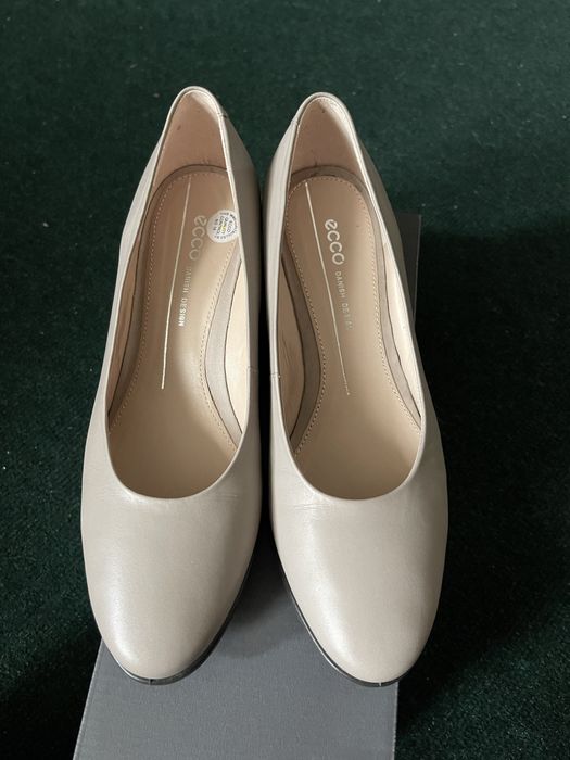 Продаются кожаные женские туфли ecco