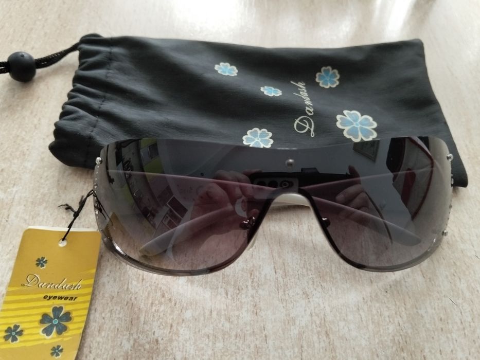 Ochelari de soare noi
