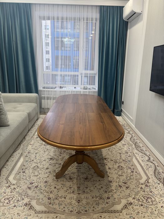 Гостиный стол деревянный