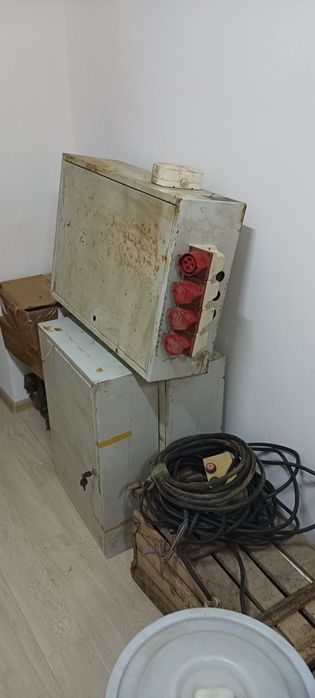 Всё что фото в наличии в складе  4 двигатель  3 фазный произ России.