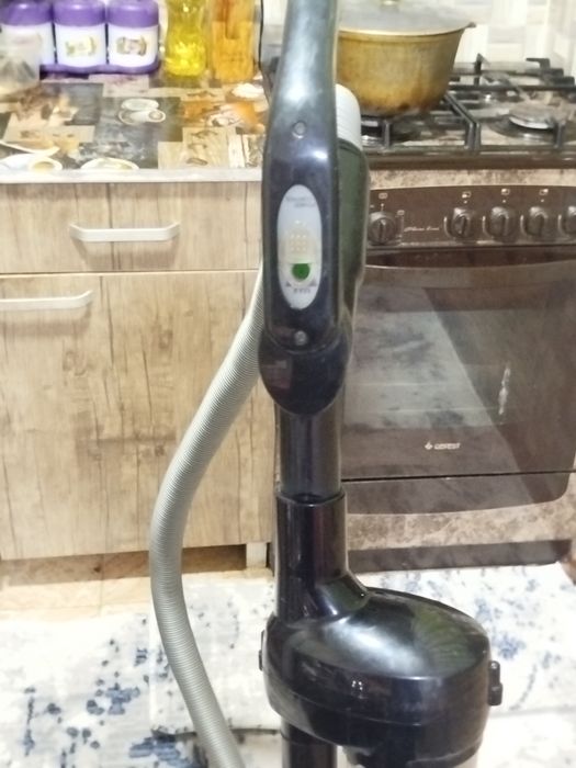 Пылесос Самсунг в идеальном состоянии.