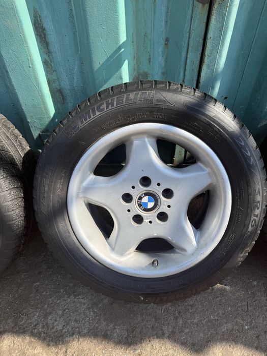 Продается диски с покрышками на BMW