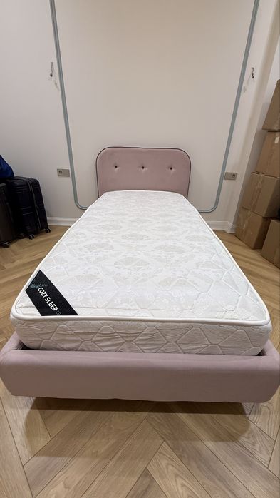 Подростковая кровать с матрасом 900*200