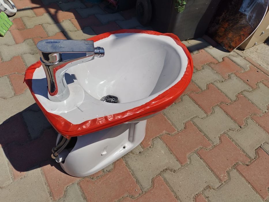 Bideu ceramic Fayans nou cu baterie si racorduri incluse