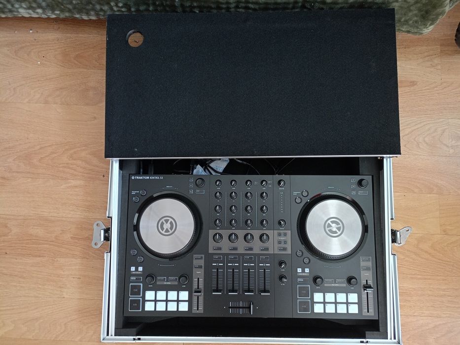 Consola.   DJ.  TRAKTOR