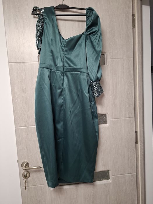 Rochie de culoare verde ,din tafta si paiete !