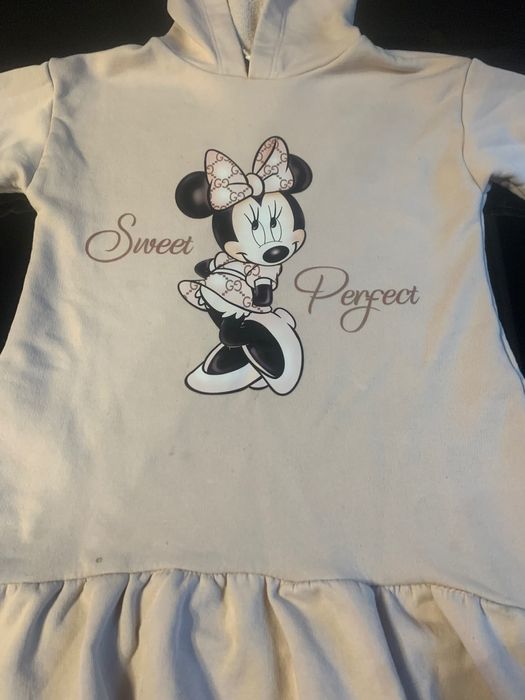 Пет  роклички и поличка за момиче на 5 год