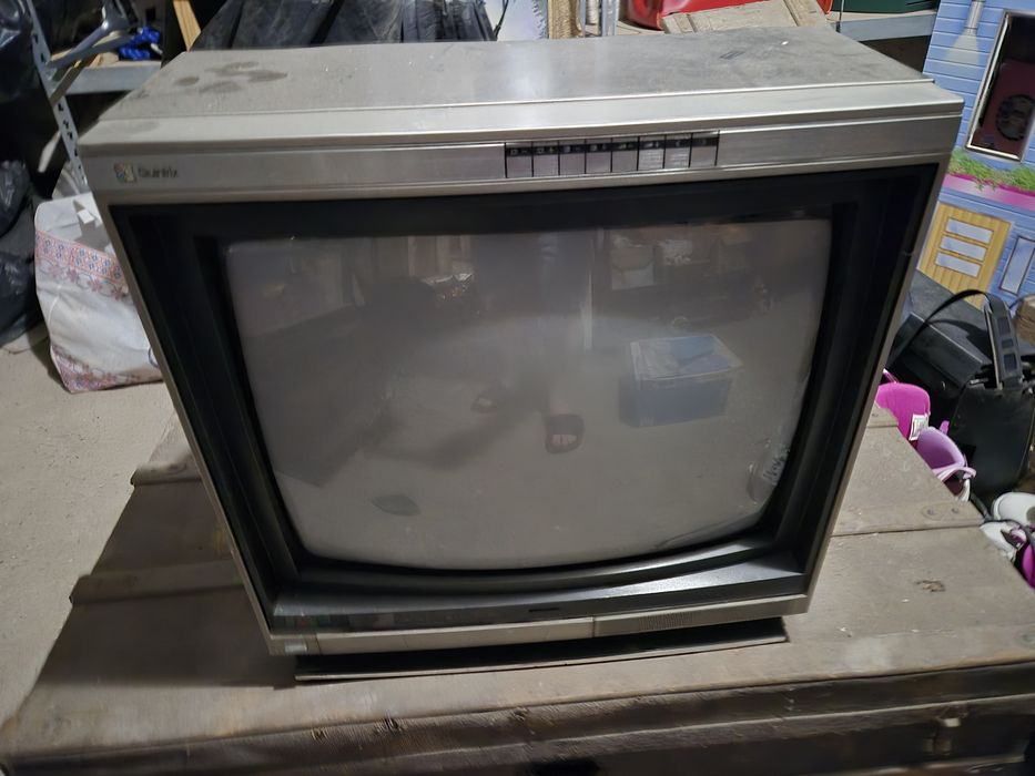 Televizor vechi anii 80 Panasonic Quintrix