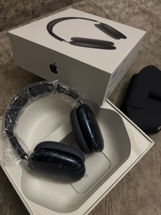 Продам AirPods Max with Smart Case (новый)