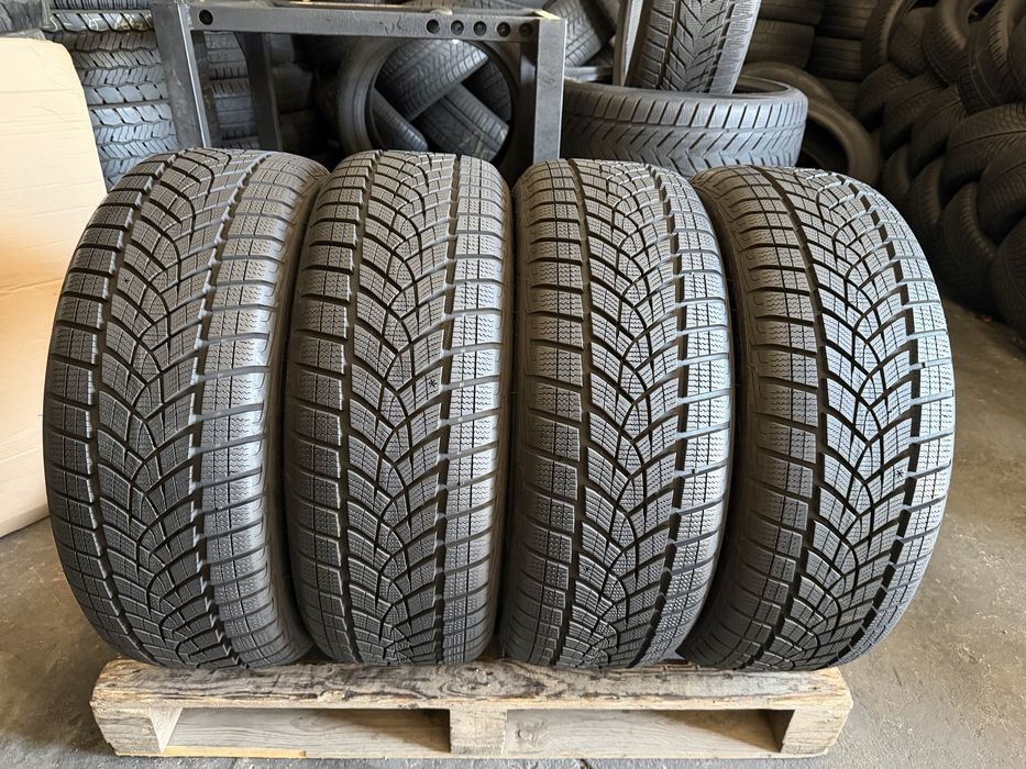 4 anvelope iarna 215/50/19 Goodyear 8.5-8.8 mm!