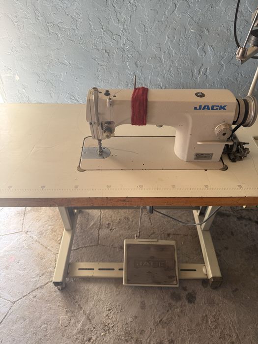 Продаю швеиную машинку жак