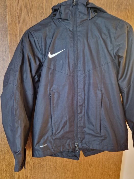 Geacă subțire Nike Shield, măr.8-10 ani, originală