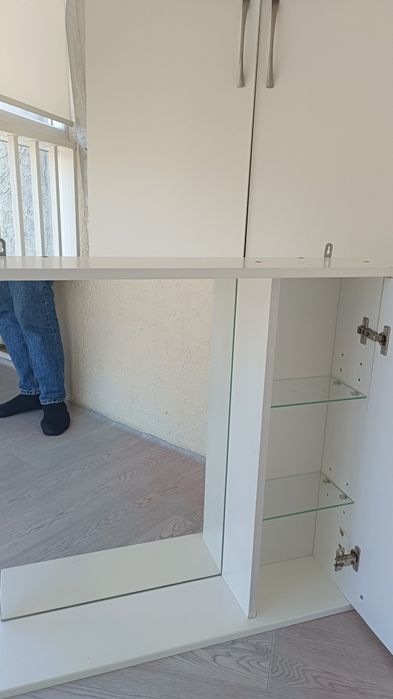 Продам зеркало с полкой