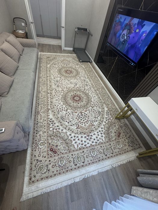 Продам б/у ковер 2,5м*5м