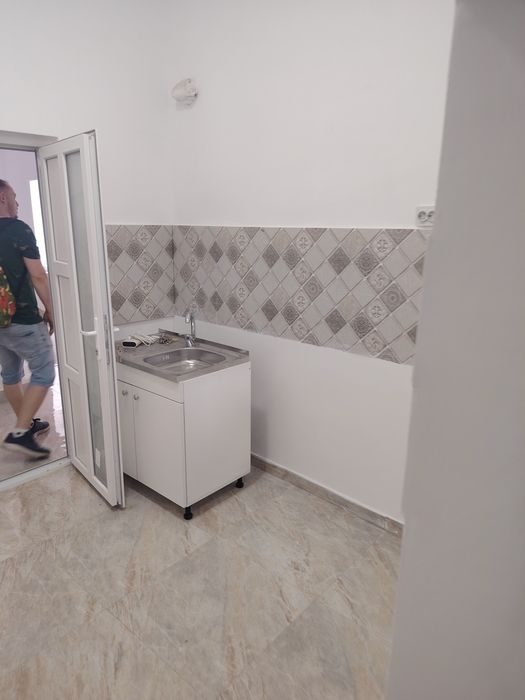 Eroii Revoluției  casă 6 camere accept și străini 850 euro ușor discutabil