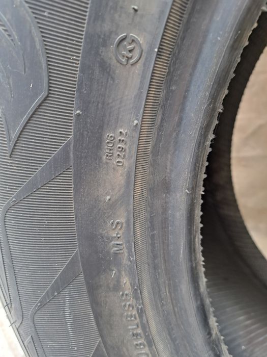 Продам две шины 285-60  R 18.