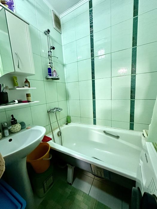 Продам 4 - комт. по улице Татимбета 5