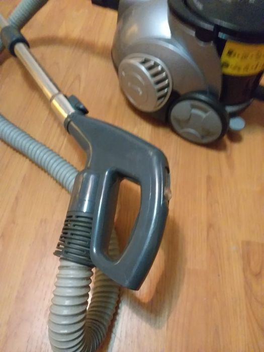 Пылесос   LG 1800w.