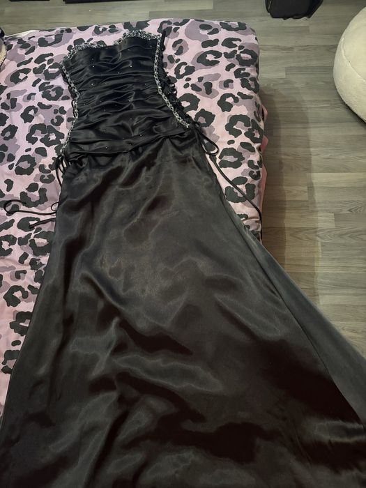Черна бална рокля