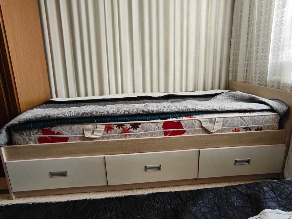 кровать с выдвижными ящиками