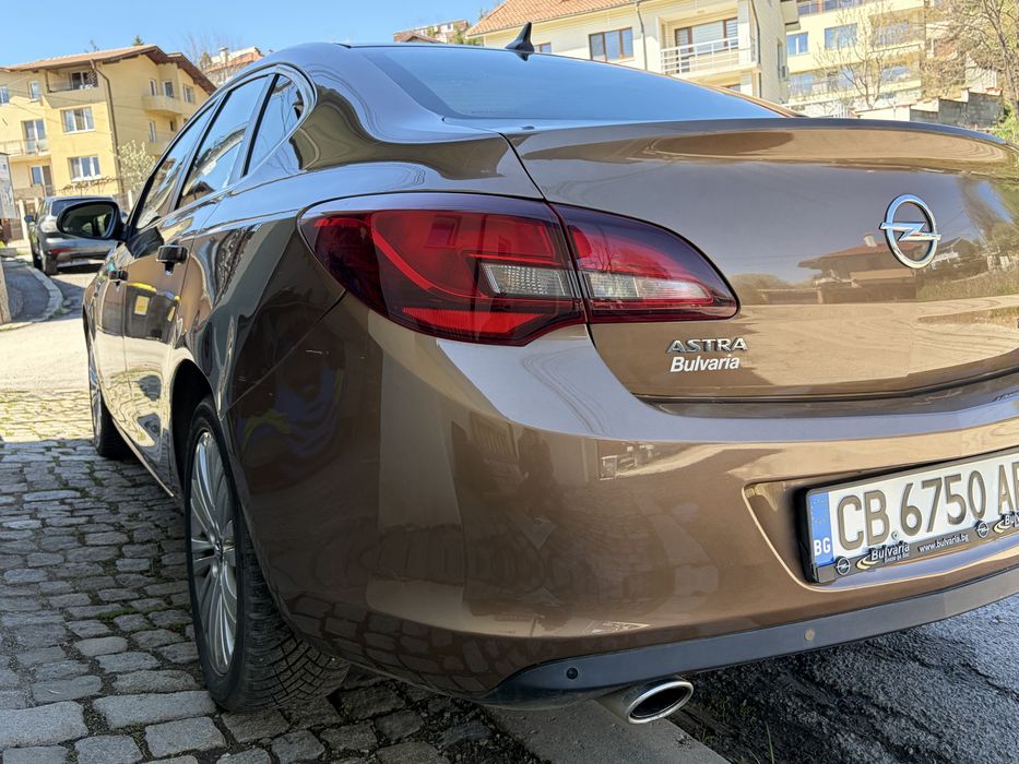 Opel Astra J 1.4T автомат 108000км