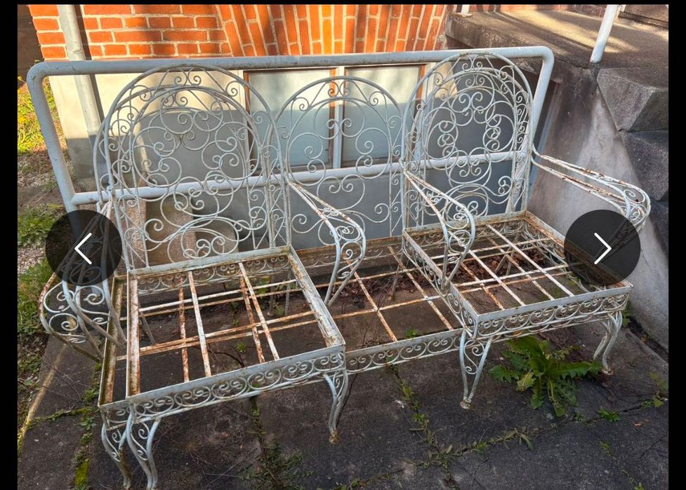 Декорация за вашата градина- люлка ковано желязо и столове с маса