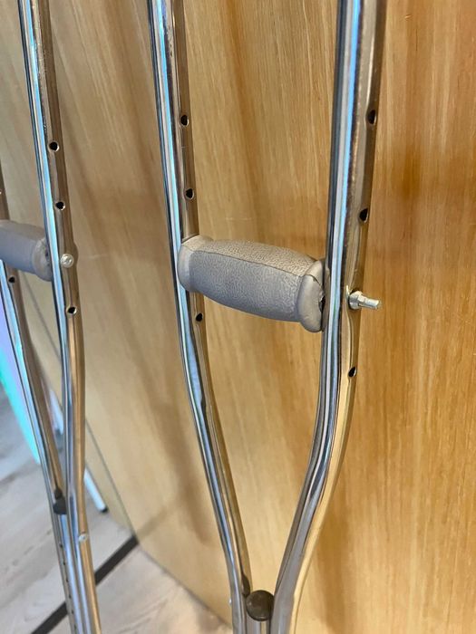 Патерици анатомични – КАТО НОВИ Регулируеми алуминиеви Леки и стабилни