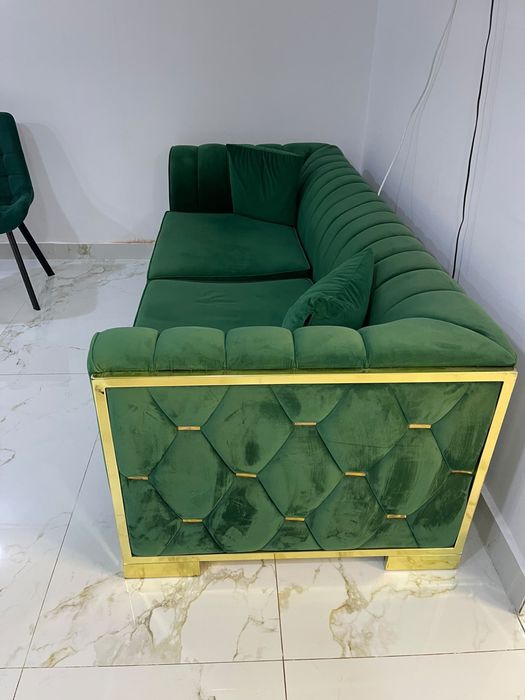 Vand canapea verde smarald