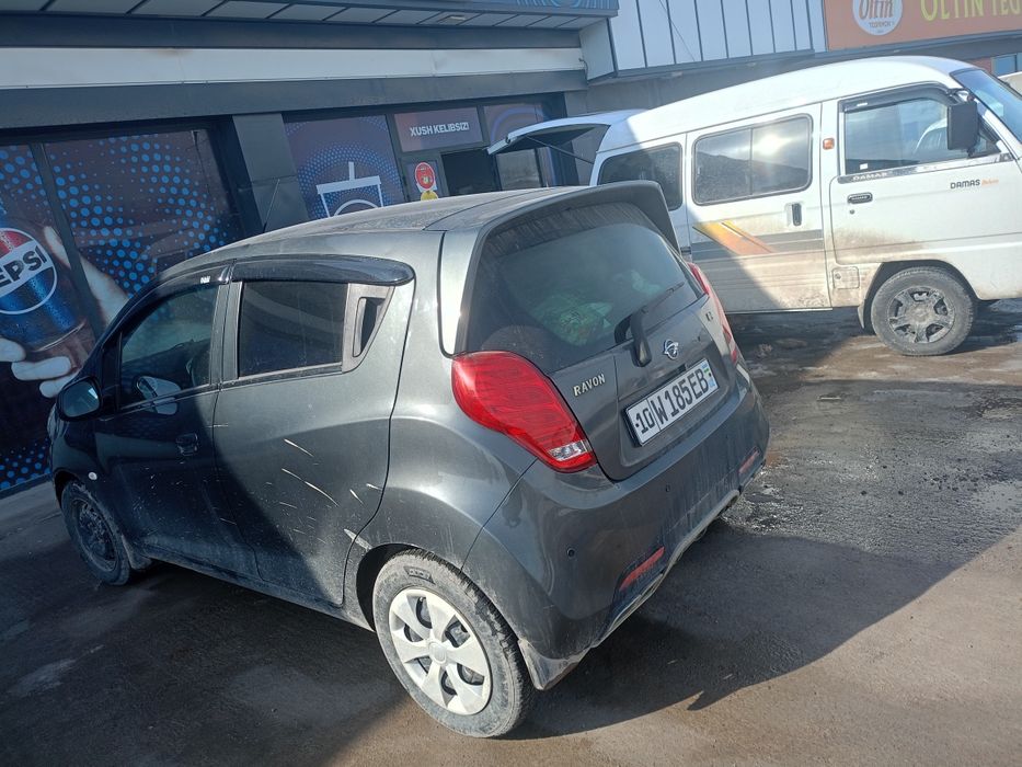 spark orqa bagajda urilgan joyi bor.avtomat yevro