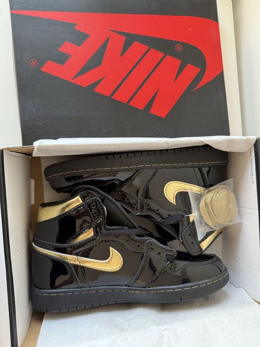 Air Jordan 1 Retro Black Metallic Gold  Full Box New