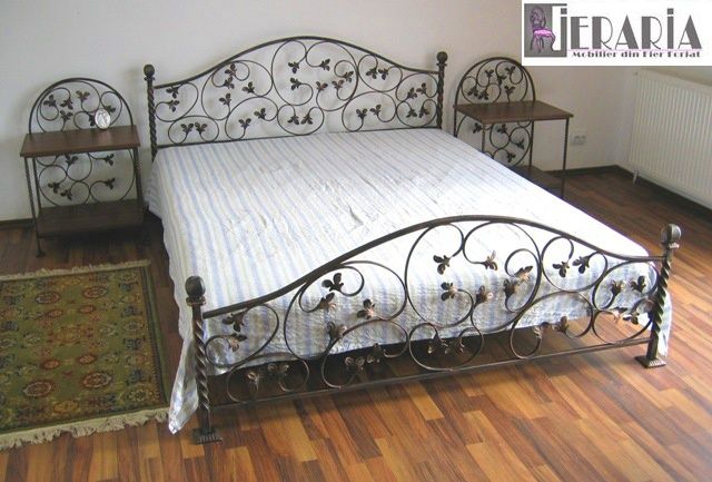 Pat din metal cu elemente din fier forjat