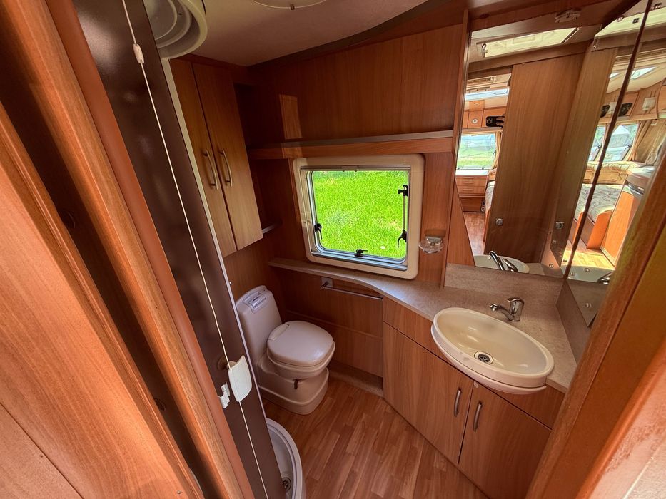 Rulota Swift Challenger 2006 Neinmatriculata Cabina dus geamuri incastrate Off Camping Boiler gaz