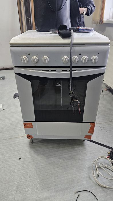 Продам б/у электро плиту