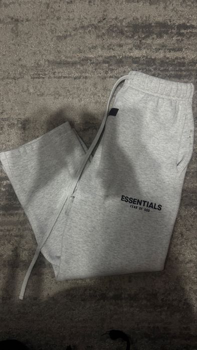 pantaloni essetials