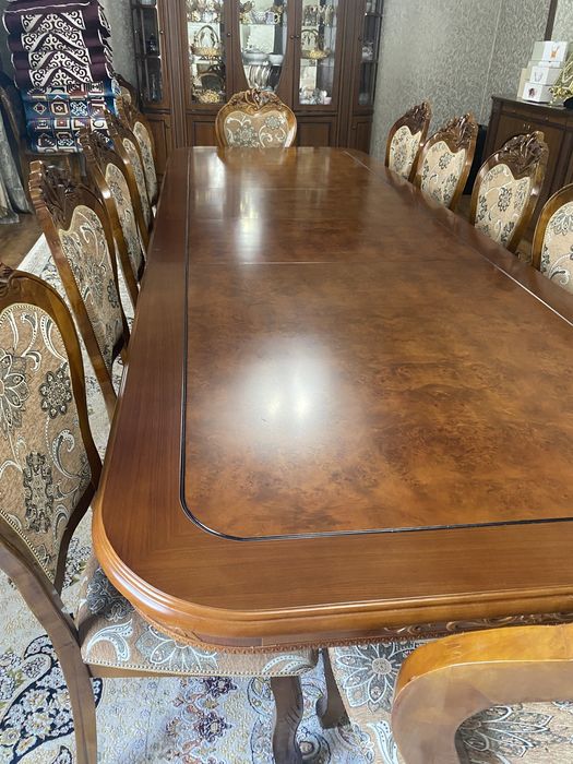 Стол для гостинной, 14 стульями