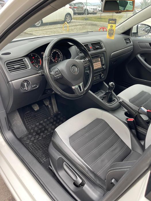 VOLKSWAGEN Jetta 2012 — imagine 5