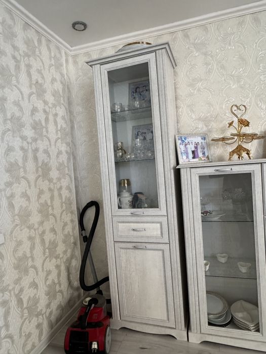 Продам сервант для гостиной