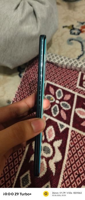 Телефон Vivo V30