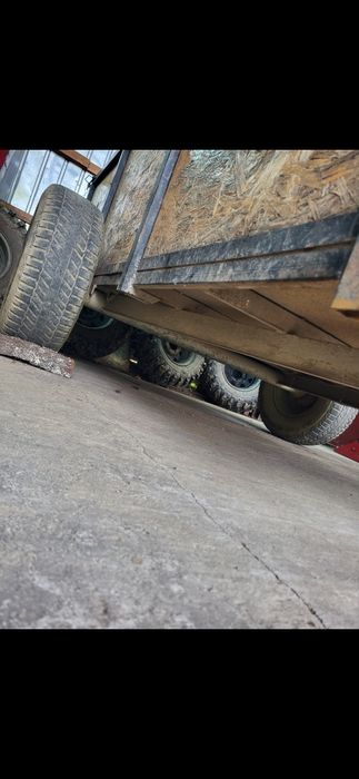 Vand remorca foarte solida.
Perfecta de pus dupa masini de teren, trac