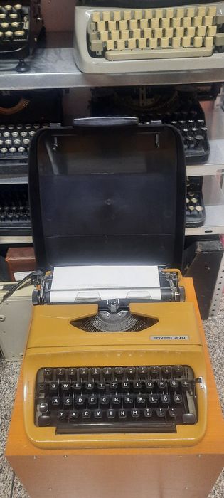Mașină de scris Privileg 270 impecabilă