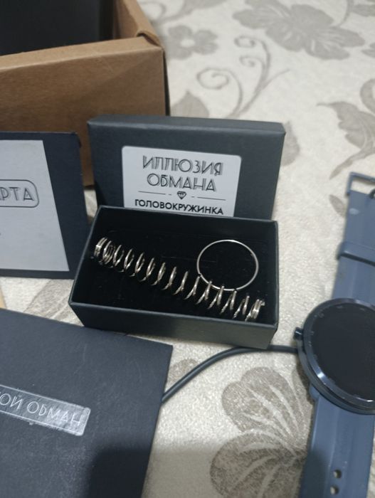 Набор фокусов и смарт часы.