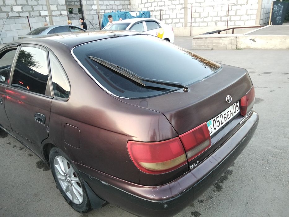 Продам Тойота Карина е