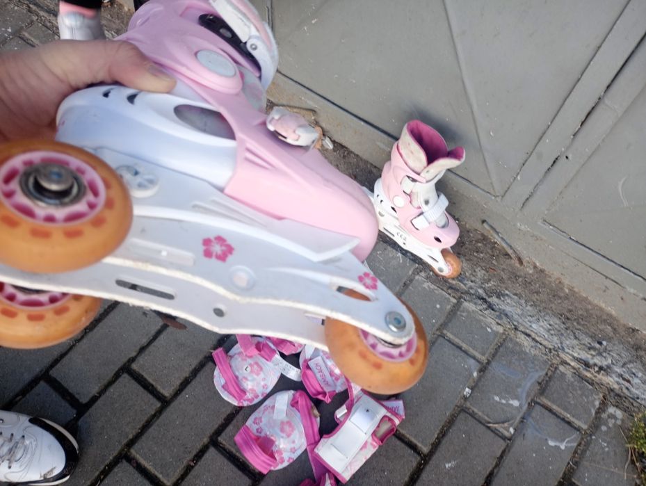 Vând patine cu rotile