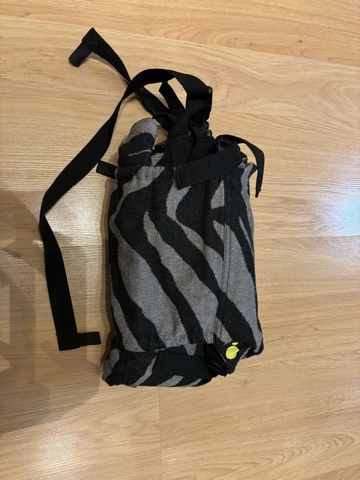 Luna Una babywearing