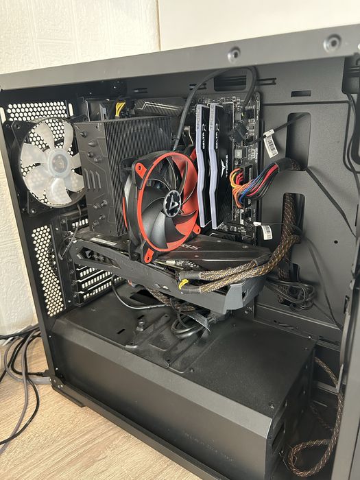 Геймърски компютър AMD Ryzen 7 1700X 8 ядрен 256ssd/16ram видео карта aorus gtx 1660 Ti 6gb със геймърска клавиатура и мишка