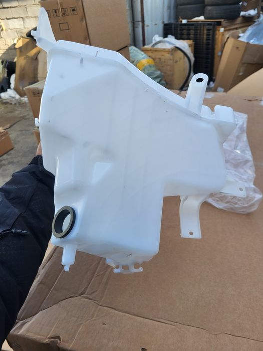 Бочек омывателя на Prado 120