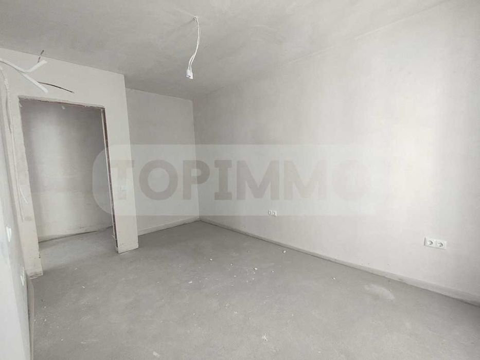 Продава се Двустаен апартамент в Варна, Изгрев - 94 кв.м за 2000 €/кв.м - Снимка #4